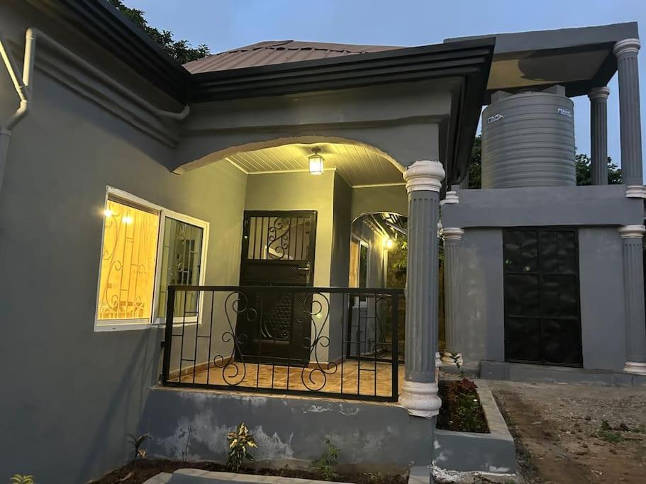 Exclusive Boutique Style Villa Freetown Exterior foto