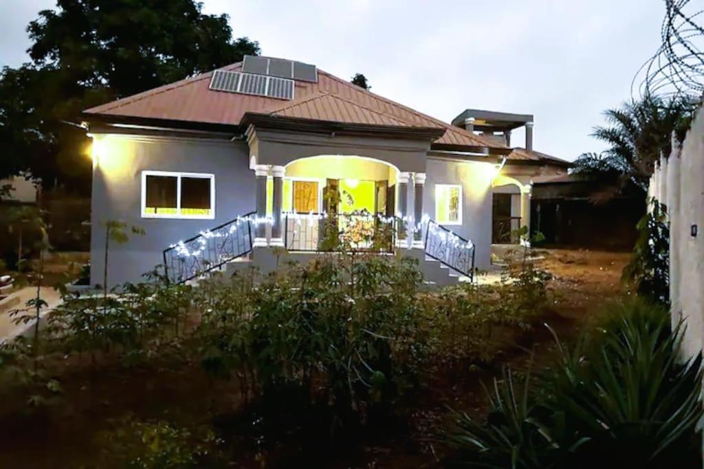 Exclusive Boutique Style Villa Freetown Exterior foto